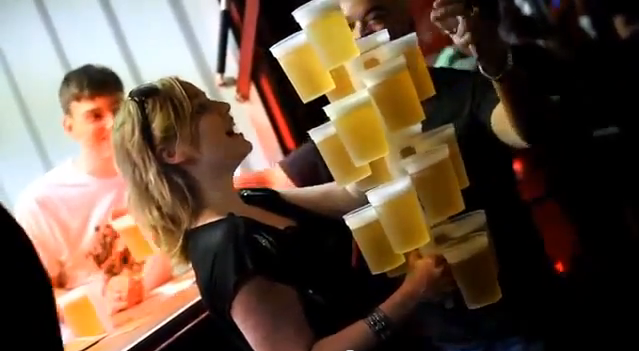 20杯を1人で持ち運んだ女性もいるそうです！