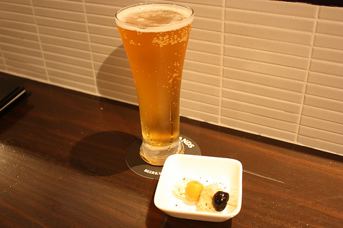 写真はレギュラーサイズ／ラージはパイント（約500ml）