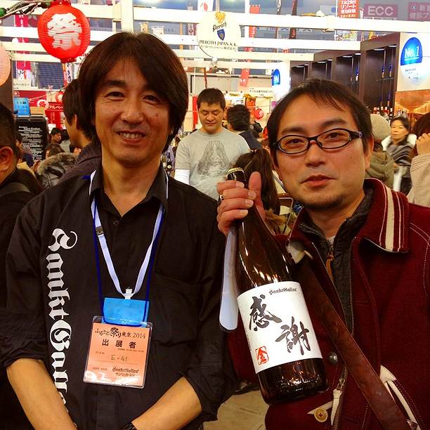 ふるさと祭に遊びに来てくれたバッカス店長(右)当社社長(左)