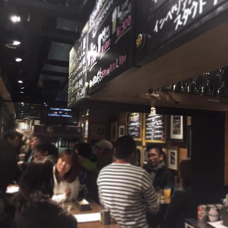 いつも大賑わいの店内
