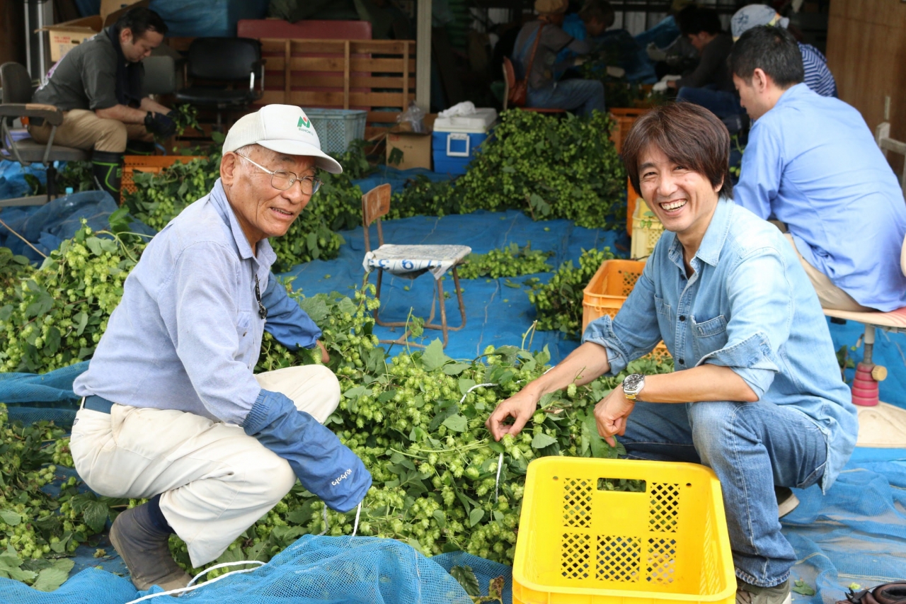 浅川さん(左)と、サンクトガーレン社長の岩本(右)