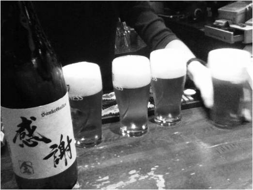 一升瓶ビールは1本で4〜5杯分