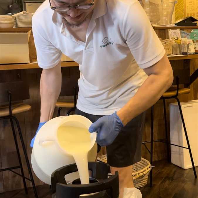 泡まで紫の甘酸っぱいビール『ホエイサワーエール ブルーベリー』を